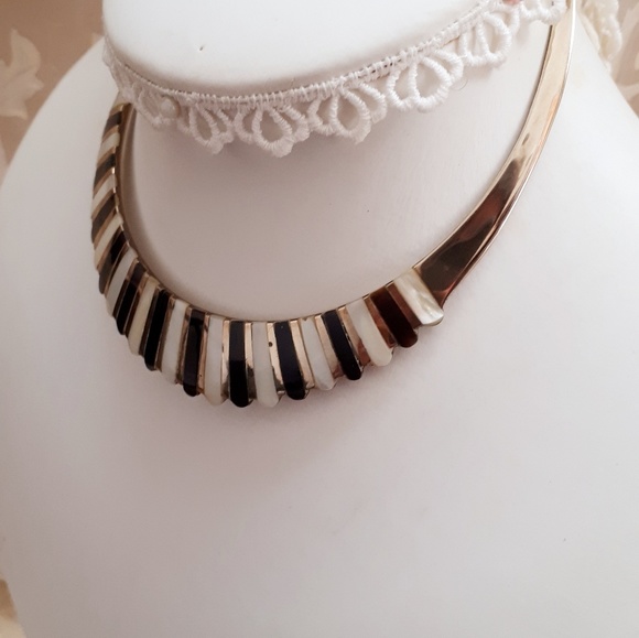 Vintage brass and mother of pearl choker necklace - Picture 5 of 8